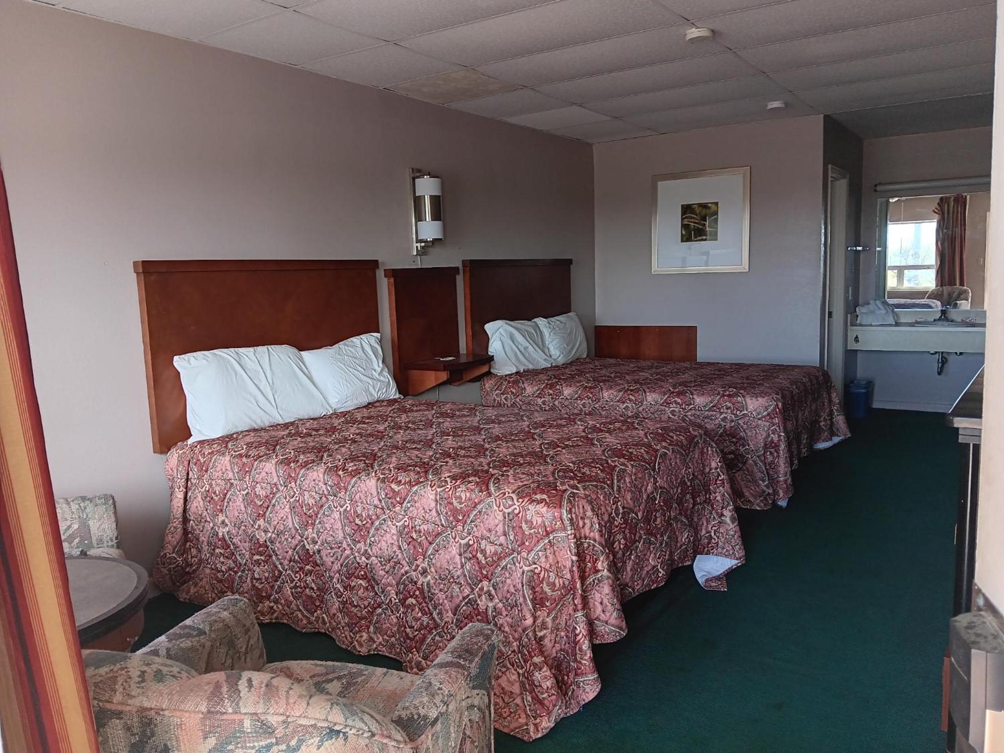 Oyo Sheldon'S Motel And Restaurant Keysville Extérieur photo