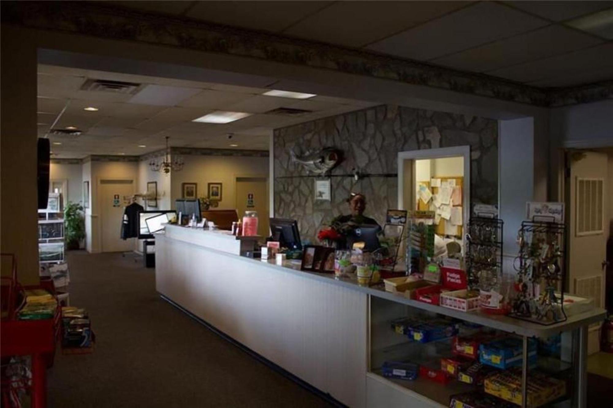 Oyo Sheldon'S Motel And Restaurant Keysville Extérieur photo