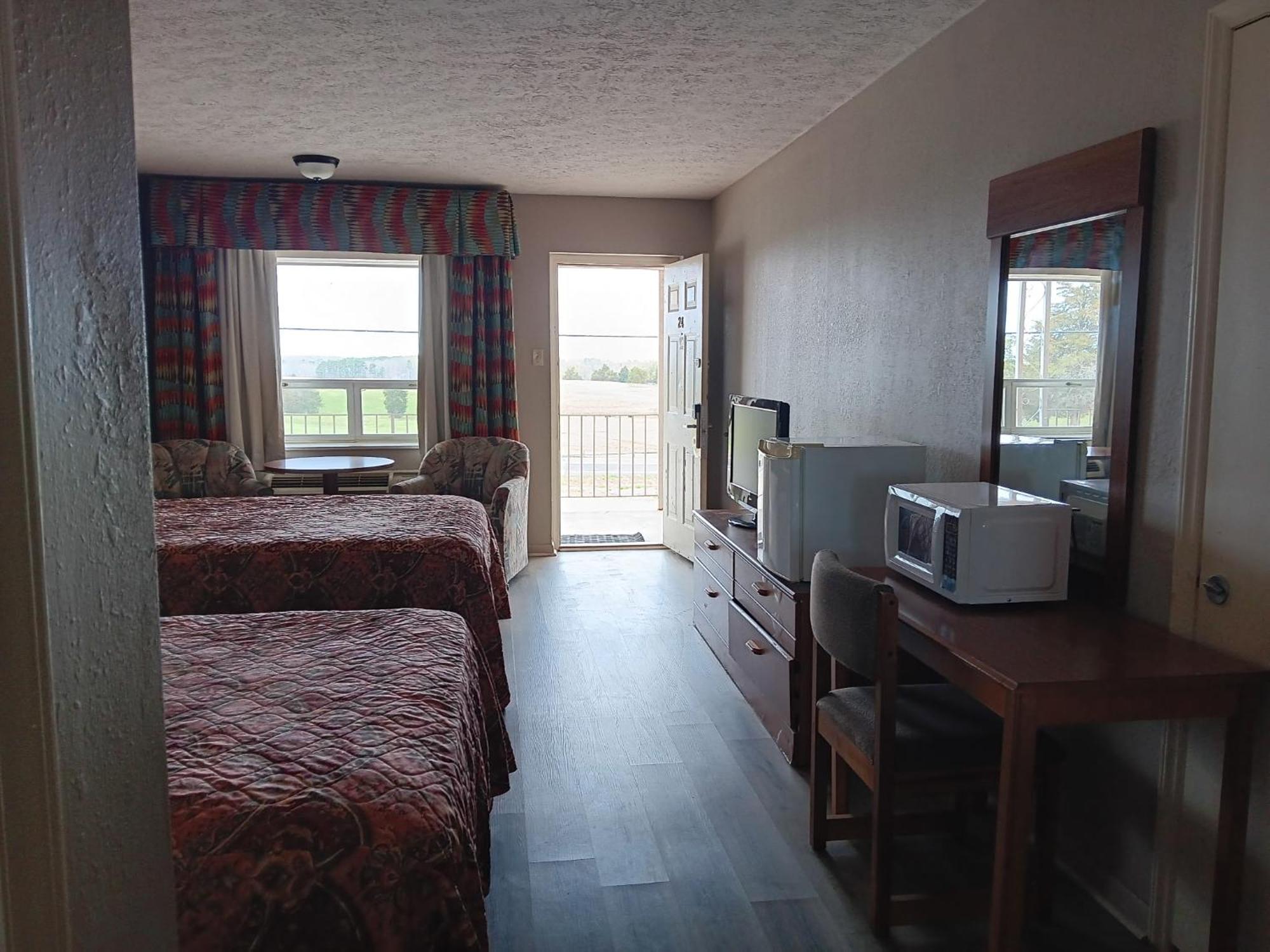 Oyo Sheldon'S Motel And Restaurant Keysville Extérieur photo