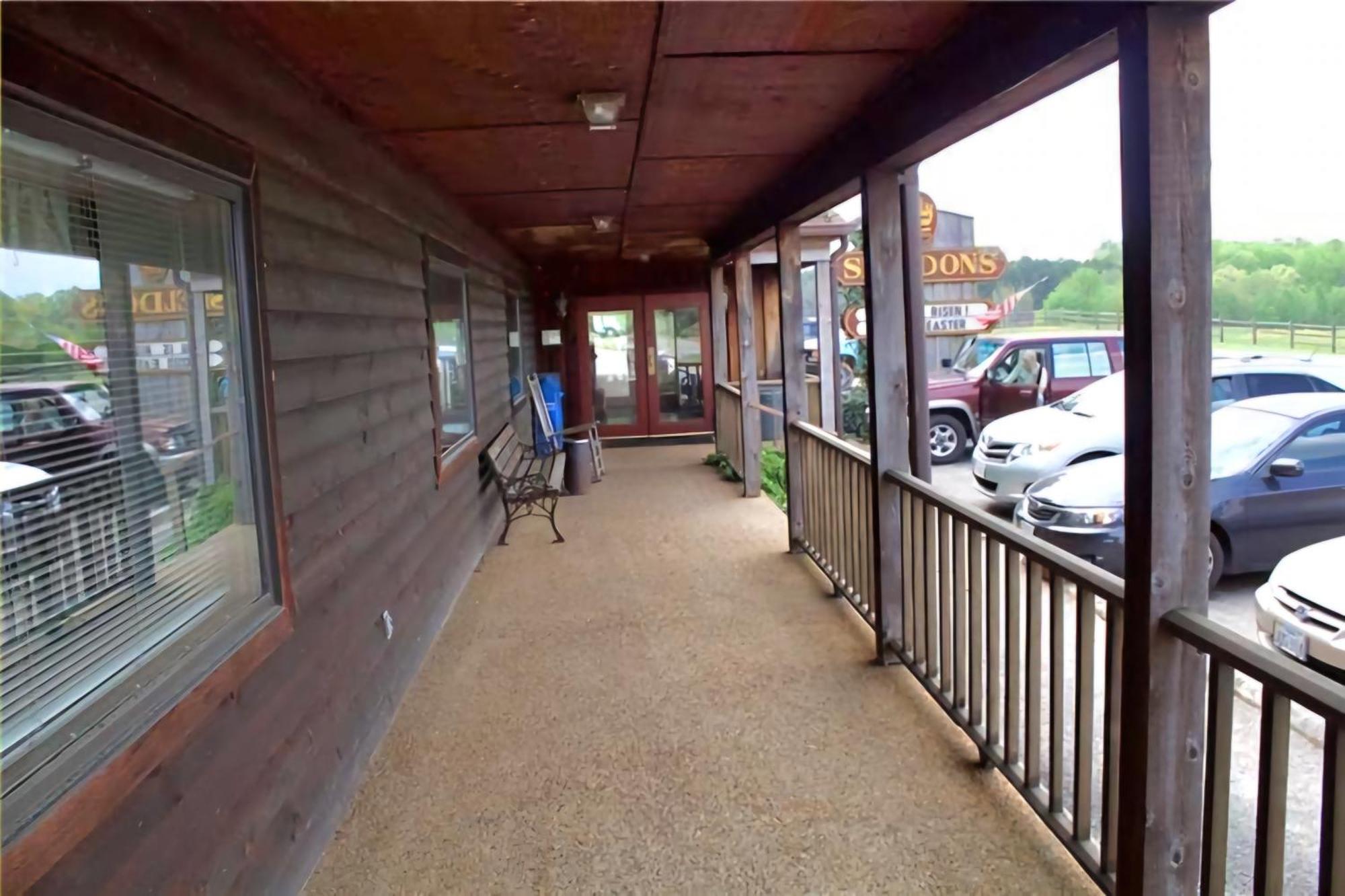 Oyo Sheldon'S Motel And Restaurant Keysville Extérieur photo