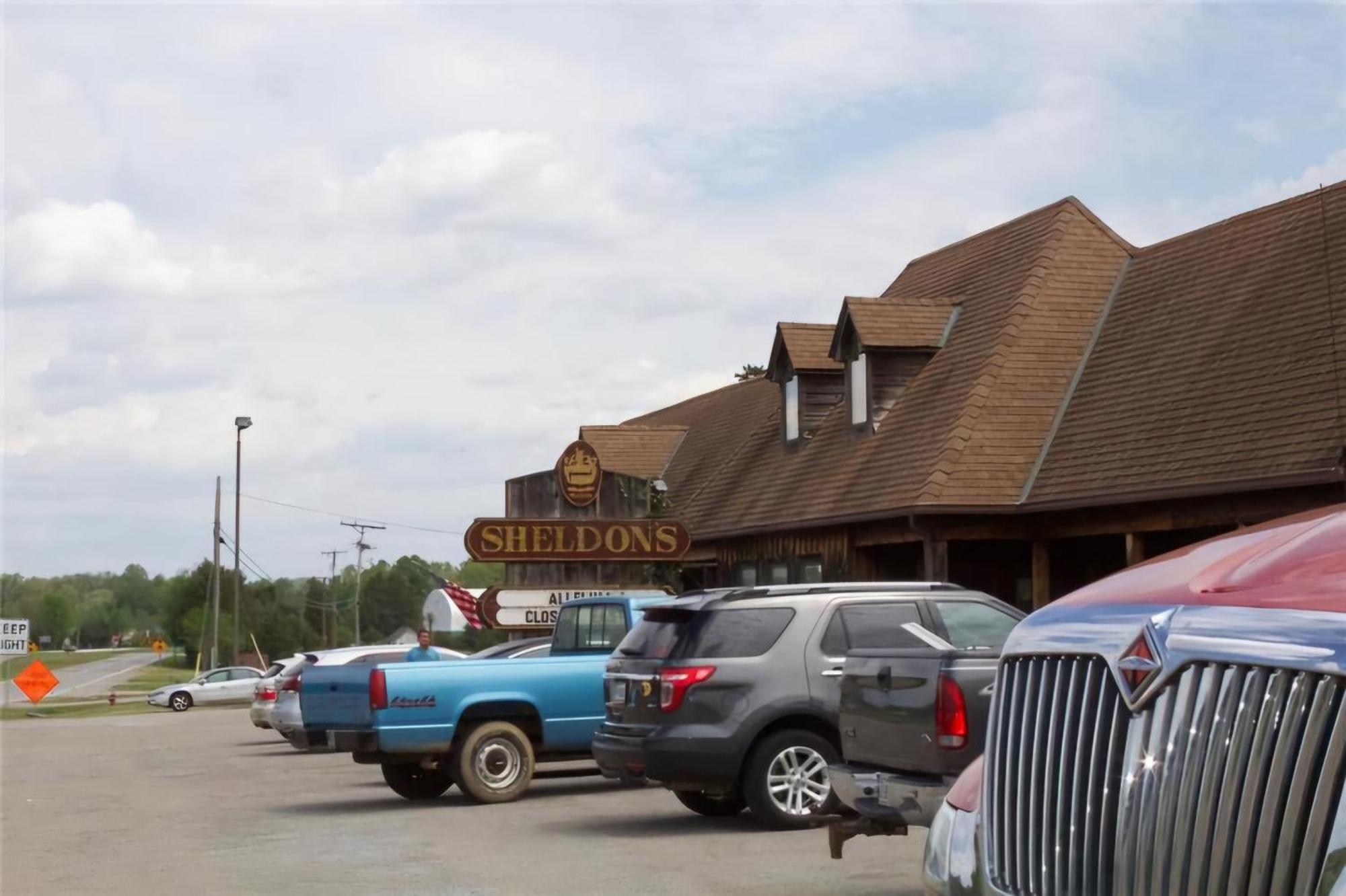 Oyo Sheldon'S Motel And Restaurant Keysville Extérieur photo